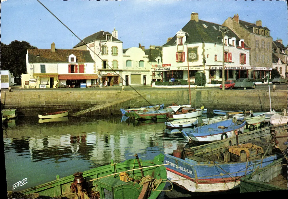 Hafen der Stadt Feneu — Hotel du Perithu du Roy und Boote — Edition de l'Europe - Vorderseite