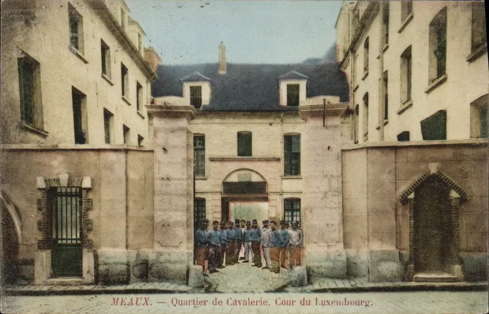 Meaux — Reiterviertel. Luxembourghof. - Vorderseite