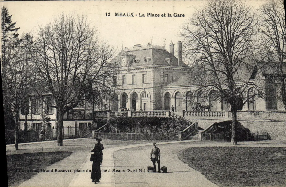Meaux - A Praça e a Estação — Ed. Cartens, Grand Bazar, praça do Mercado em Meaux (S. e M.) - Frente
