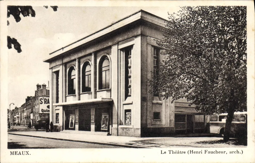 Meaux — O Teatro (Henri Faucheur, arq.) - Frente