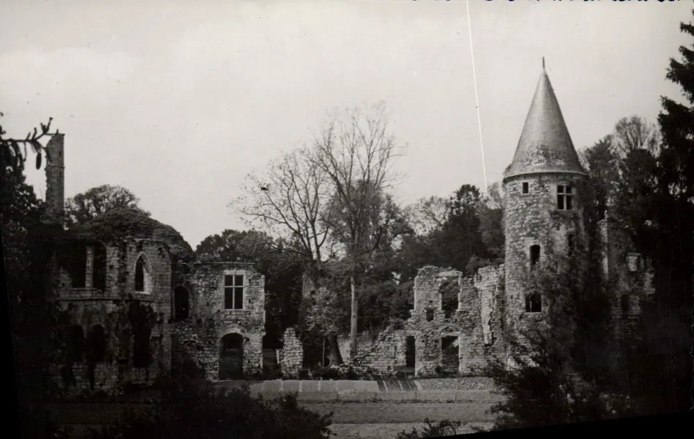 Die Ruinen von Vivier (Charles VI) — Chaumes-en-Brie (S. & M.) — Edit. RCCA - Bondy (Seine) - Vorderseite