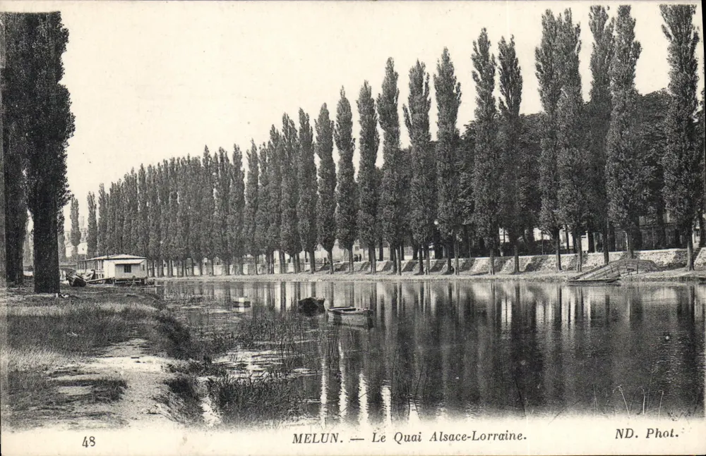 MELUN — O Cais Alsácia-Lorena — ND. Fot. - Frente