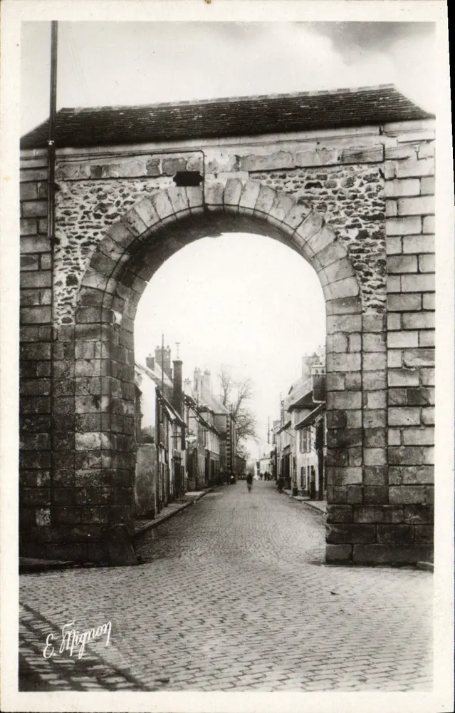 Fontenay-Tresigny — Die Pforte — E. Mignon - Vorderseite