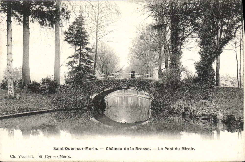 Saint-Ouen-sur-Morin — Schloss La Brosse — Der Spiegelbrücke - Vorderseite