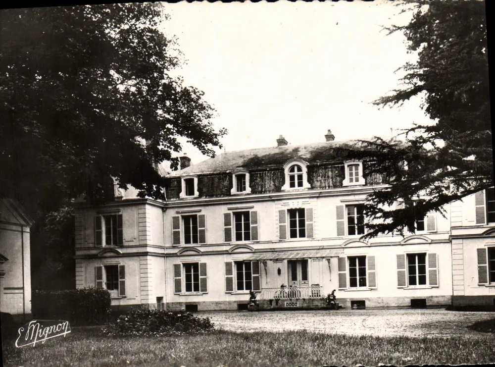 Castelo de Montbouy — vista geral — E. Mignon, n° 2002 - Frente