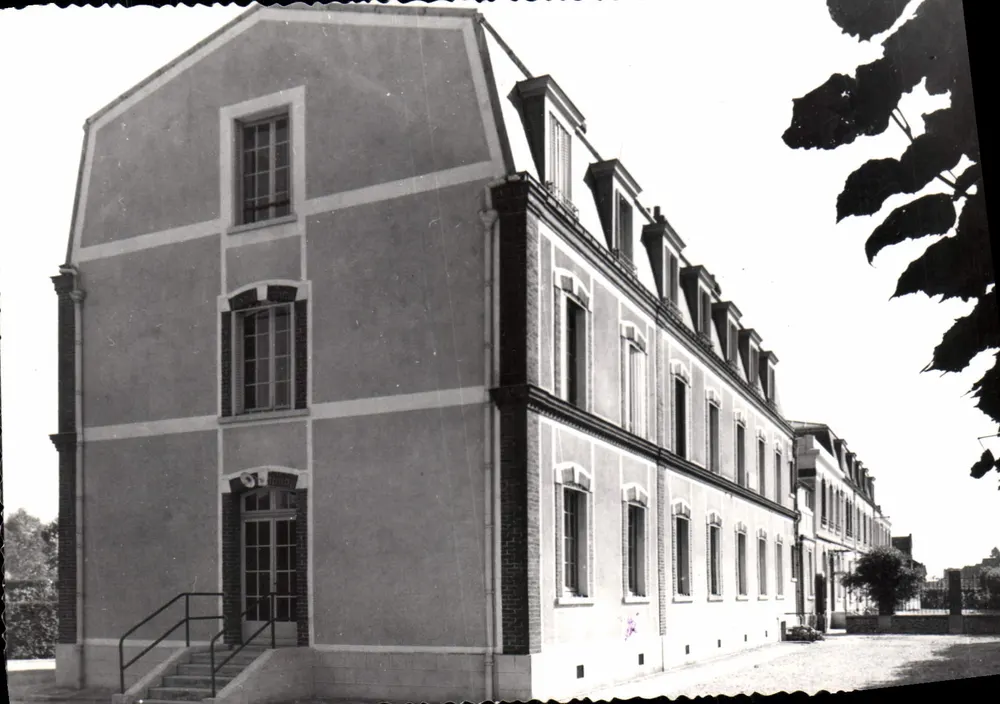 Fondation PÉREIRE — Fassade — Studio FERRET, Tournan-en-Brie - Vorderseite