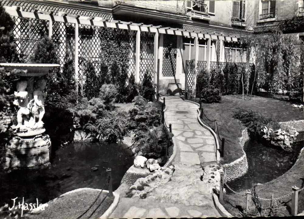 Garten des Hotels Napoléon — Fontainebleau — Foto J. Hassler - Vorderseite