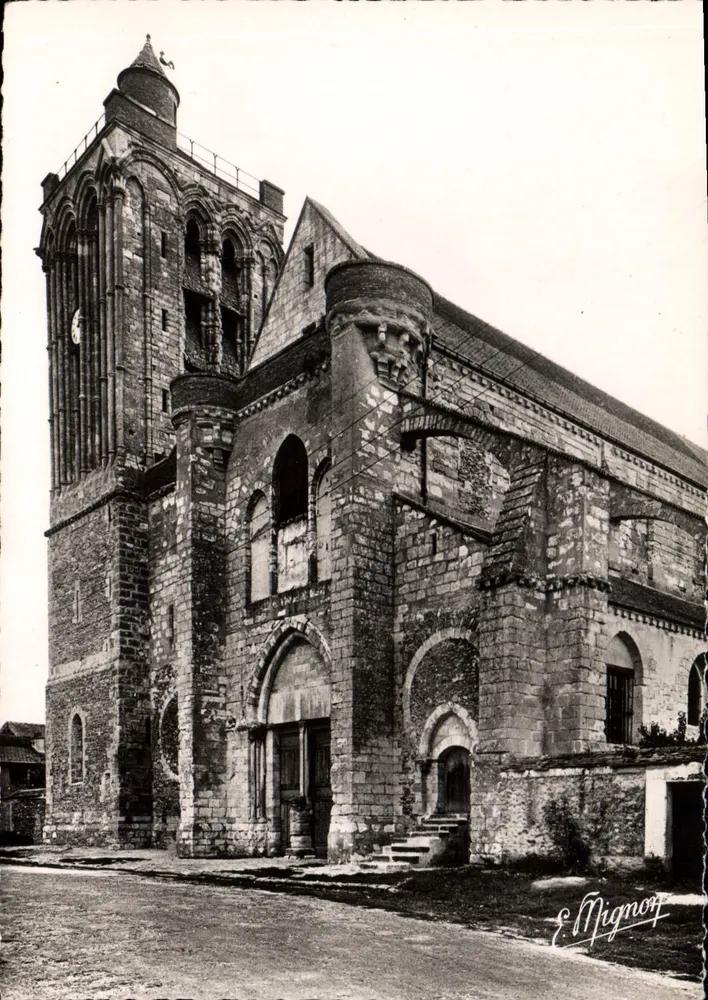 Fassade der Kollegiatkirche Saint-Martin in Champeaux — Champeaux (S.-et-M.) — E. Mignon - Vorderseite