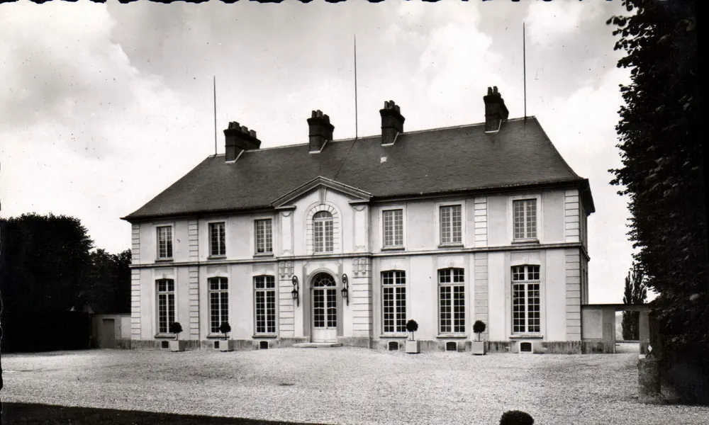 Castelo de Venteuil - Jouarre (S.-et-M.) — Fachaça sul — Edições de Arte 'VYVON', Paris, n° 3 - Frente
