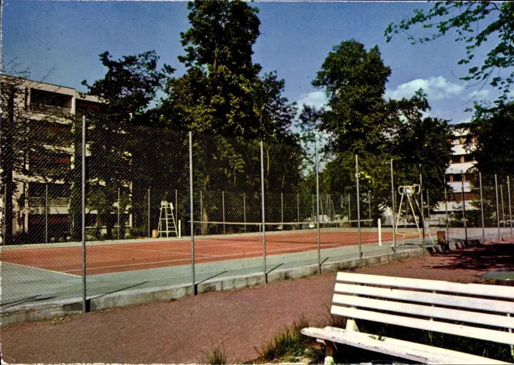 Quadra de tênis — Vaux-le-Pénil — Edições Vaux-le-Pénil - Frente