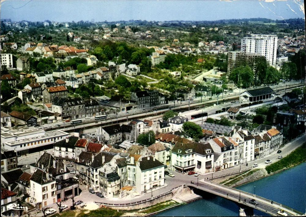 Thorigny-Pomponne (S.-et-M.) — Vista general aérea — Art Historique Imprimeur Mâcon - Anverso