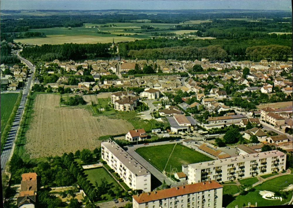 Bray-sur-Seine (S.-et-M.) — Allgemeine Luftansicht — Maison de la Presse, Nr. 77.051 - Vorderseite