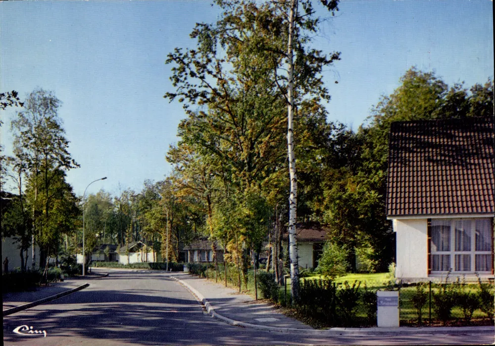 PONTAULT-COMBAULT (S.-et-M.) — El pueblo Inglés — Editor Mâcon - 39-000 - Anverso