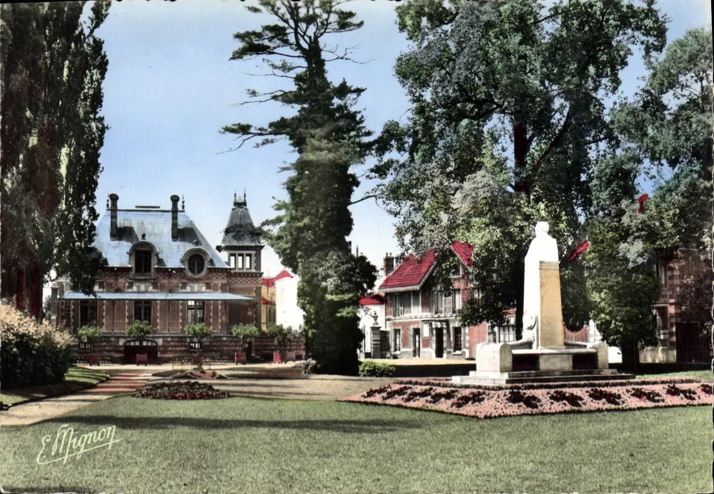 Coulommiers (S.-et-M.) — Die Kapuzinern, Das Pavillon und das Denkmal A. Leblanc — E. Mignon - Vorderseite