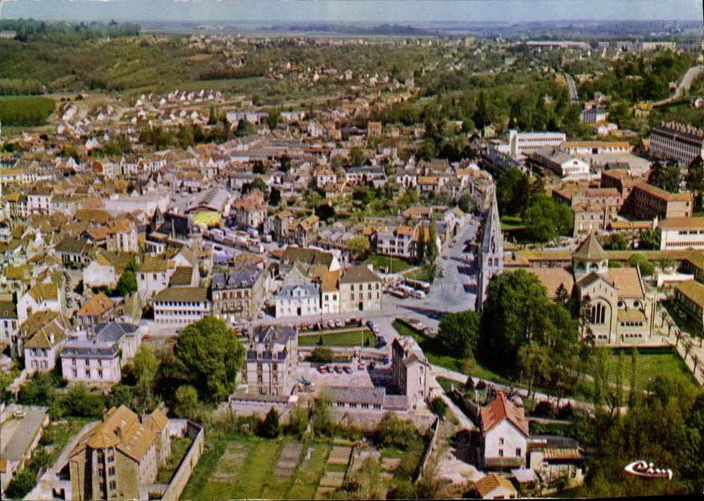 Coulommiers — Vista aérea — Impressor Comber - Frente