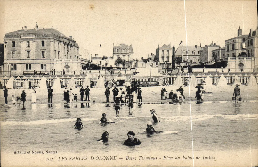 LES SABLES-D'OLONNE — Bains Terminus - Place du Palais de Justice — Artaud et Nozais, Nantes, n°102 - Vorderseite