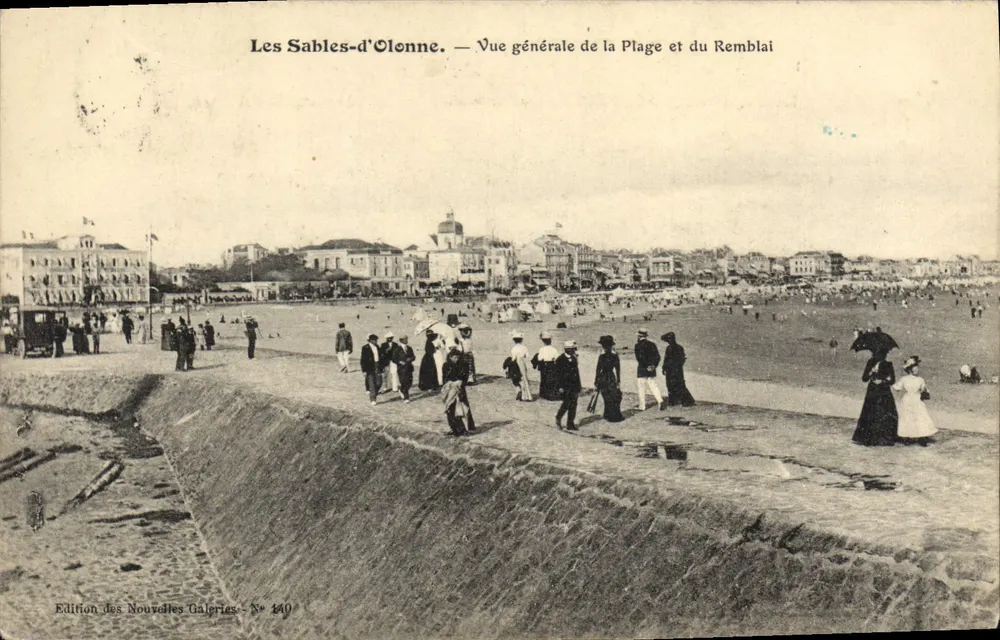 Les Sables-d'Olonne — Allgemeiner Blick auf den Strand und den Damm — Edition des Nouvelles Galeries, N° 140 - Vorderseite