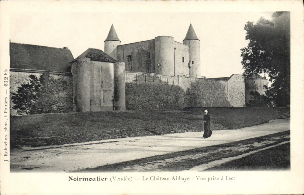 Noirmoutier (Vendée) — Das Schloss-Abtei — Ansicht vom Osten — J. Robuchon, Foto in Poitiers — 612 bis - Vorderseite