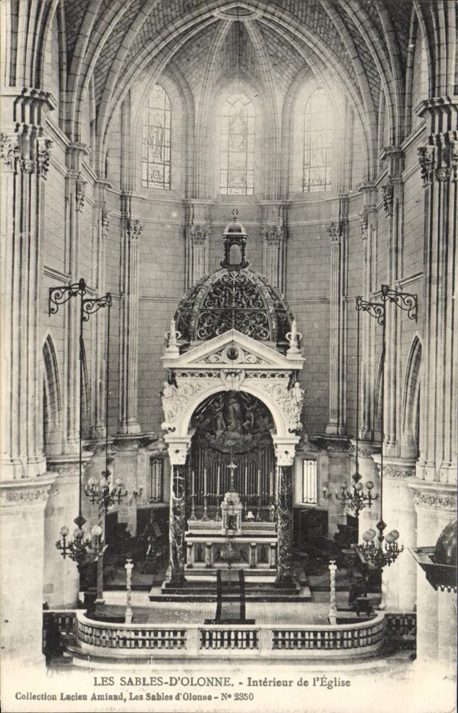 Les Sables-d'Olonne — Interior da Igreja — Coleção Lucien Amiaud, N° 2350 - Frente