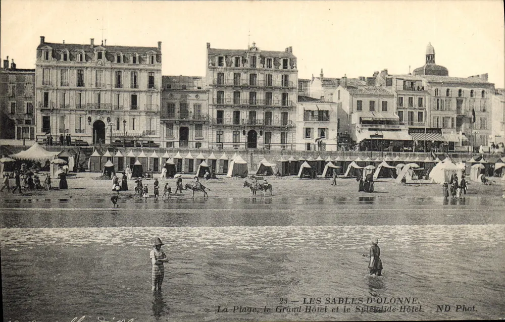 La Plage, le Grand-Hôtel et le Splendide-Hôtel — Les Sables-d'Olonne — ND Phot. - Frente