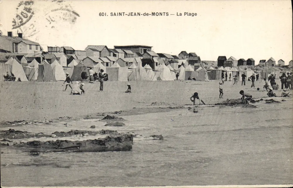 SAINT-JEAN-de-MONTS — La Plage — Imprimée sur la carte par Imprimerie Hily-Borpin - Mortagne - Voorkant