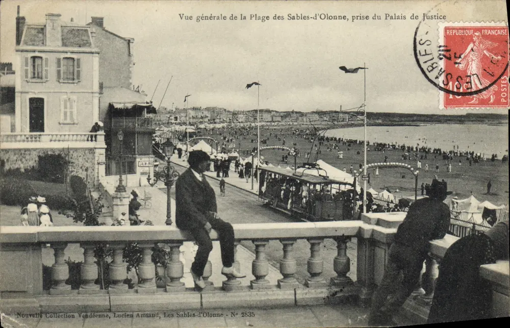 Strand von Sables-d'Olonne — Allgemeiner Blick vom Palais de Justice — Lucien Amiaud, Nr. 2835 - Vorderseite