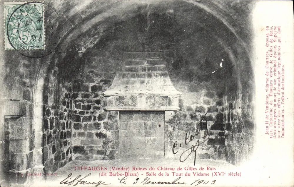 Tiffauges (Vendée) - Ruinen des Schlosses Gilles de Rais (16. Jahrhundert) — Saal der Turm des Vidame — Verleger: Au Faugéat, Cholet - Vorderseite