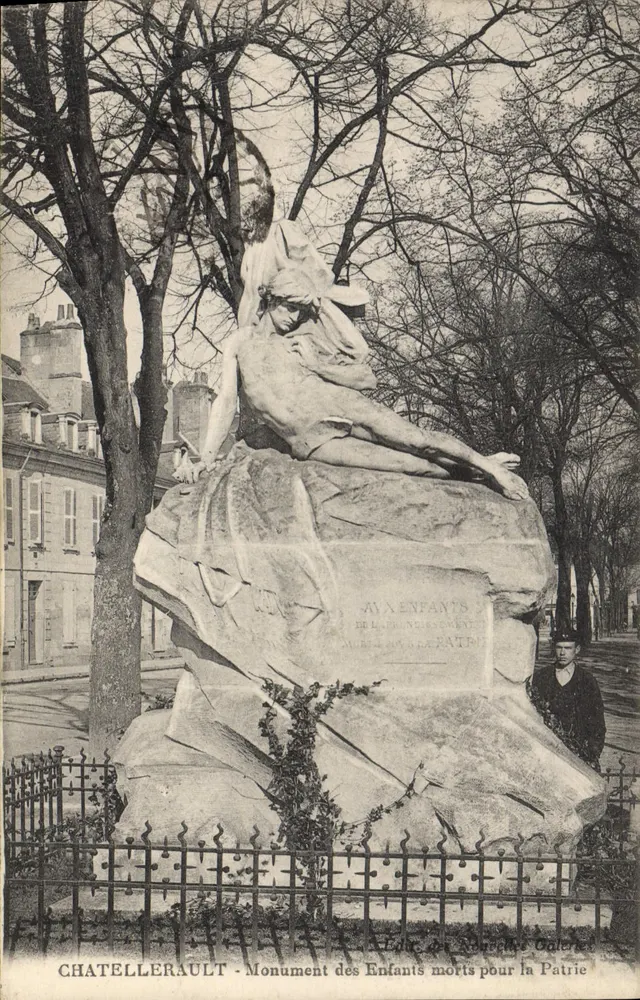 Châtellerault - Monument des Enfants morts pour la Patrie — Éditeur des Nouvelles Galeries - Vorderseite