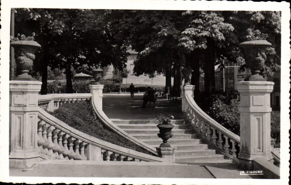 Eingang zum Jardin d'Orsay — Limoges (Haute-Vienne) — La Cigogne - Vorderseite