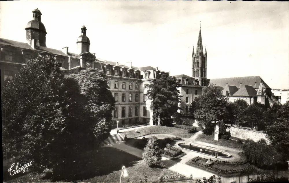 Lycée Gray-Lussac — Glockenturm der Kirche Saint-Pierre — Éditions Jéhoudac - Vorderseite