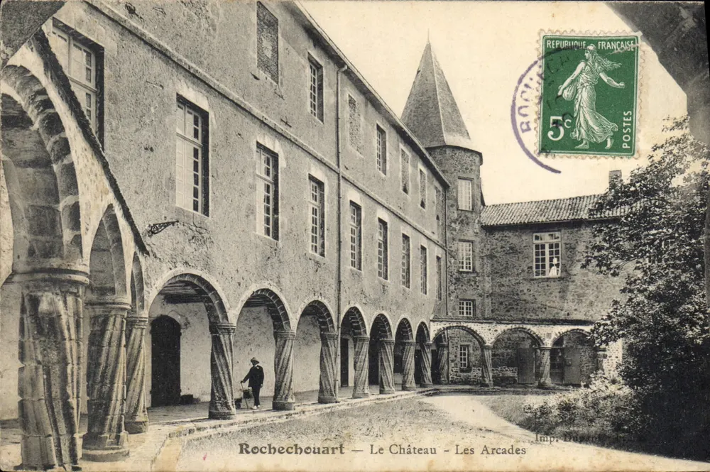 Rochechouart — O Castelo — As Arcadas — Imp. Deymou - Frente