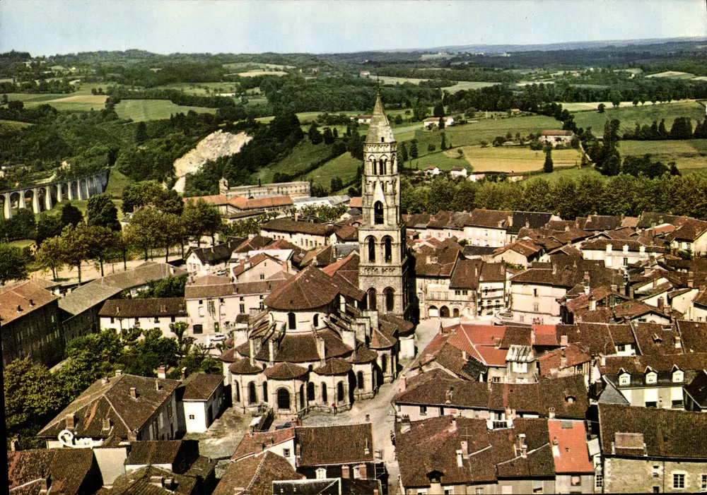 St-Léonard-de-Noblat — Allgemeine Luftaufnahme — Drucker Macon (71) S.A.L. - 47 - Vorderseite