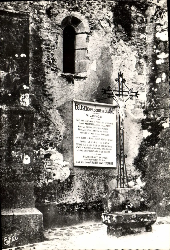 Oradour-sur-Glane — Ruinen der Kirche nach dem Massaker — Produktion RAUCH - Vorderseite