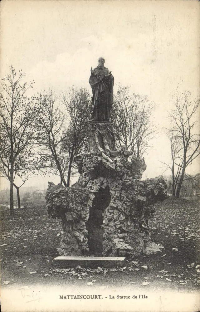 Mattaincourt - A Estátua da Ilha - Frente