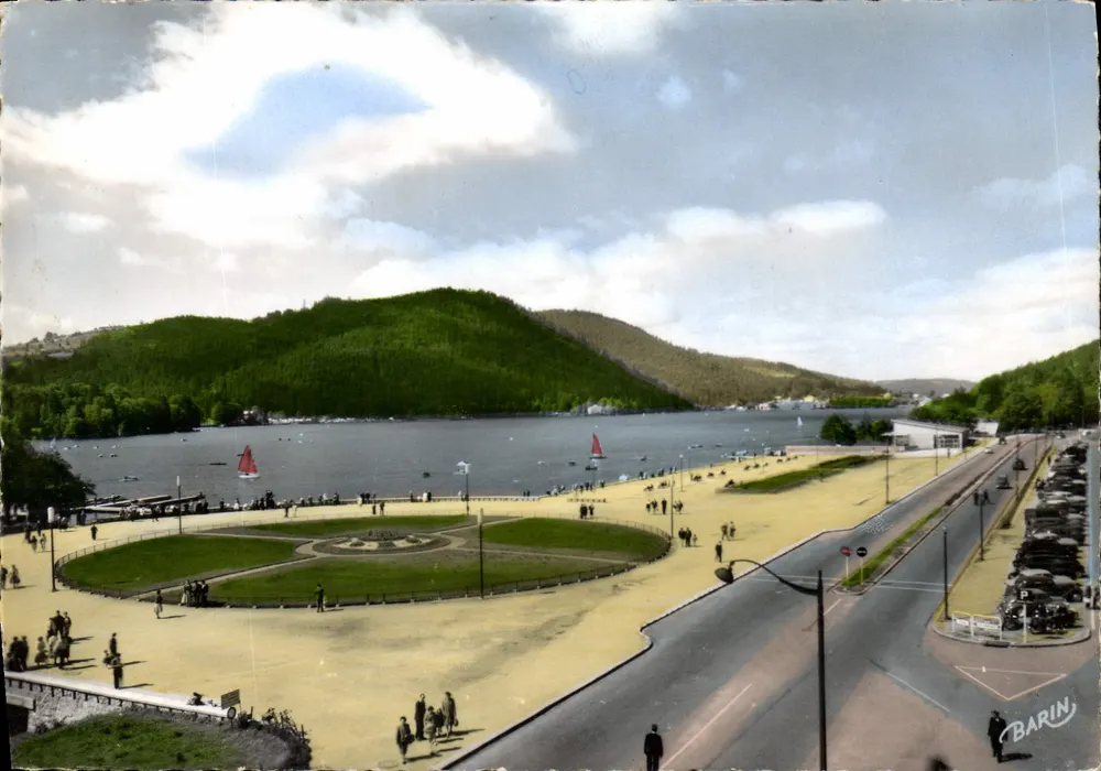 Gérardmer — La Piazzetta y el Lago — Foto Barin - Anverso