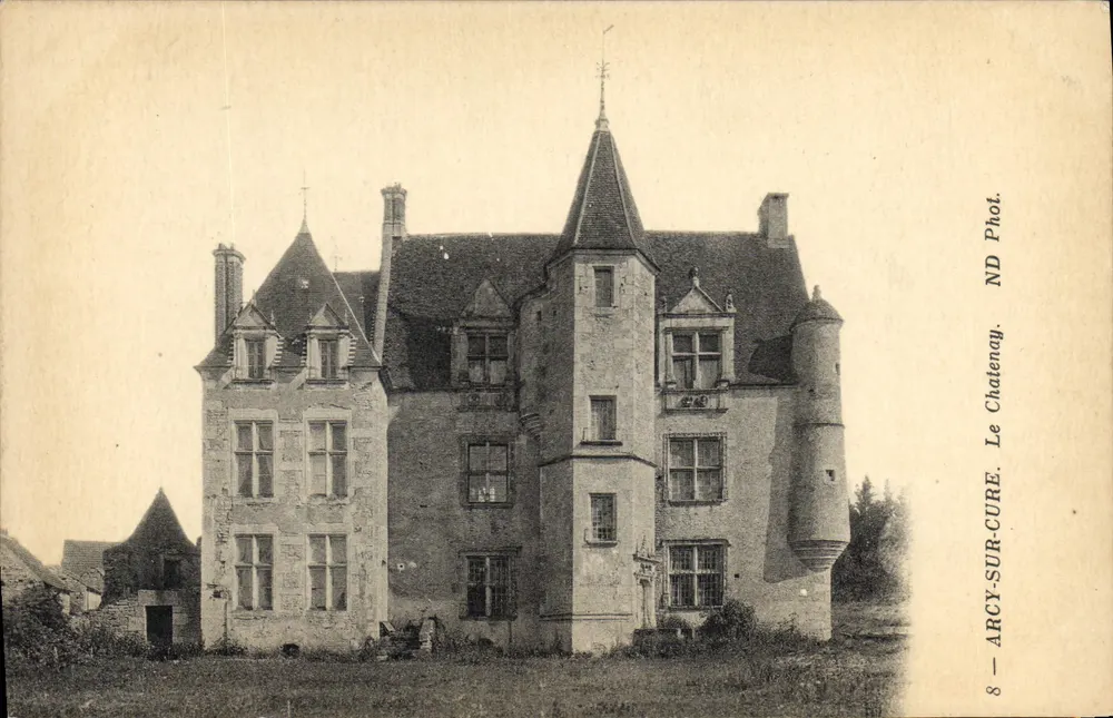 Arcy-sur-Cure — O castelo — Fot. ND Chatenay - Frente