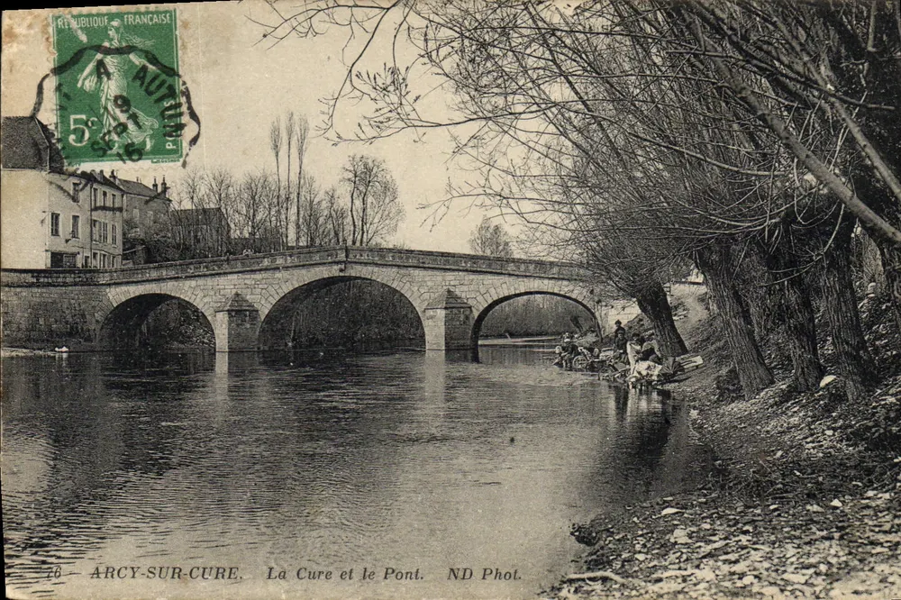 Arcy-sur-Cure — A Cure e o Ponte — ND Phot. - Frente