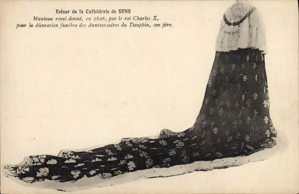 Tesouro da Catedral de SENS — Capa real dada em 1826 pelo rei Carlos X para a decoração fúnebre dos Aniversários do Duque, seu pai - Frente