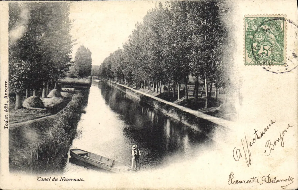 Canal do Nivernais — vista com barco e margem arborizada — Toulot, editor, Auxerre - Frente