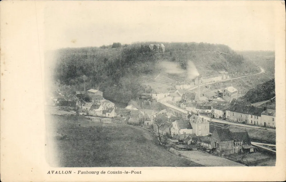 Avallon - Faubourg de Cousin-le-Pont — vista panorâmica com ferrovia e chaminé fumegante — editor não identificado - Frente