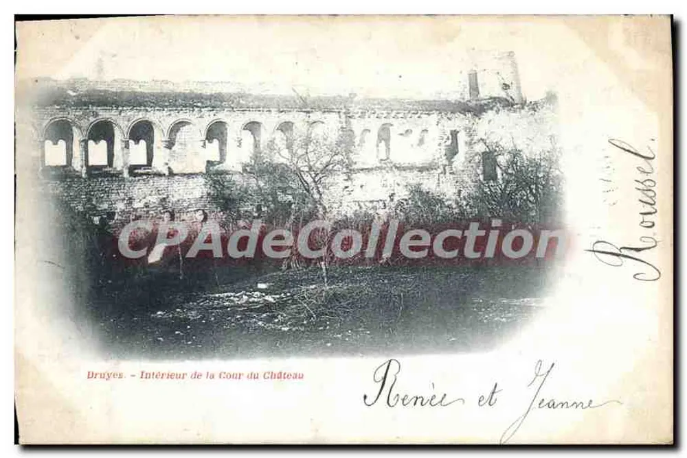 Druyes — Innenhof des Schlosses — Rousset - Vorderseite
