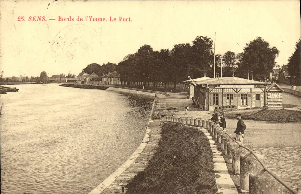 Sens — Bordas do rio Yonne. O Porto. - Frente