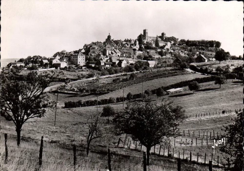 Vézelay (Yonne) — Vista geral (lado Sul-Oeste) — Edições d'Art Martel, Paris - Frente