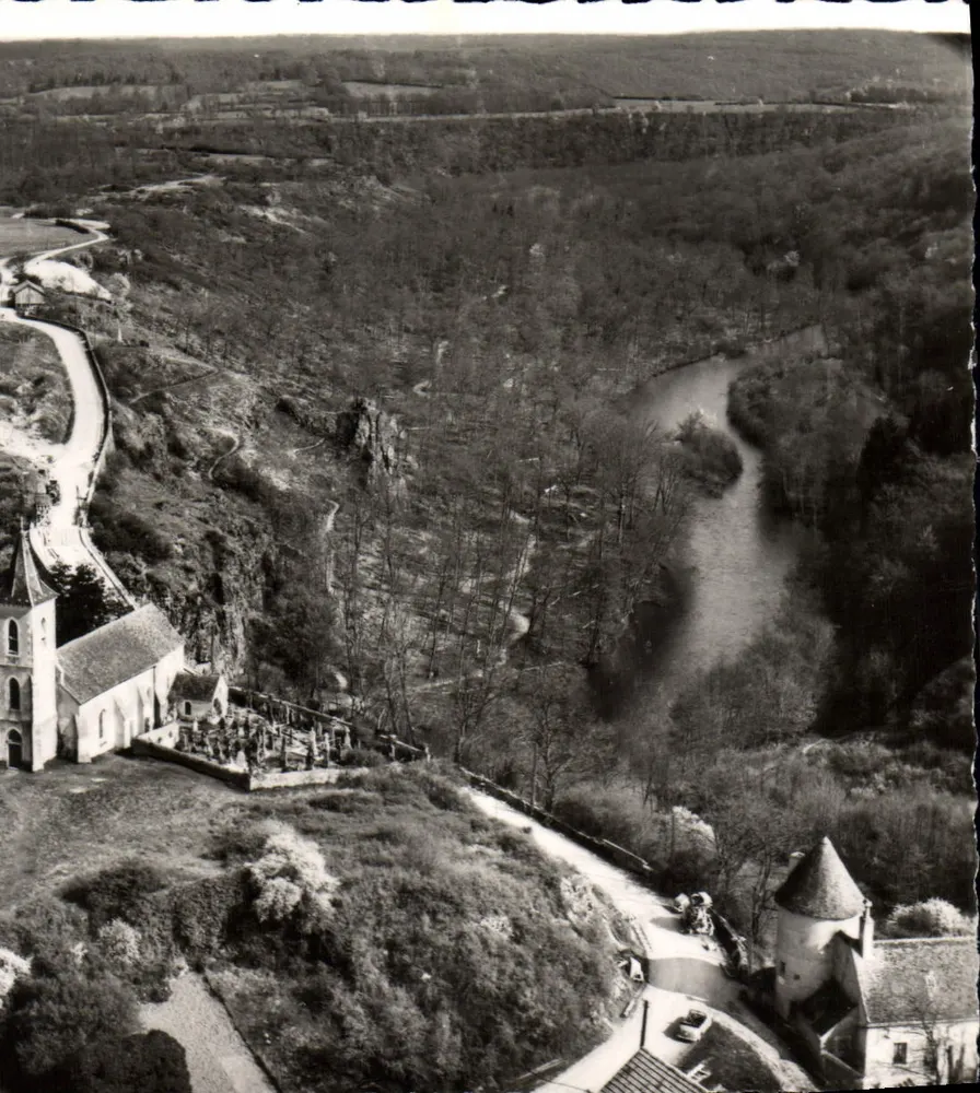 Pierre-Perthuis — Kirche und Schloss auf dem Felsen — La France Touristique 89-6 - Vorderseite