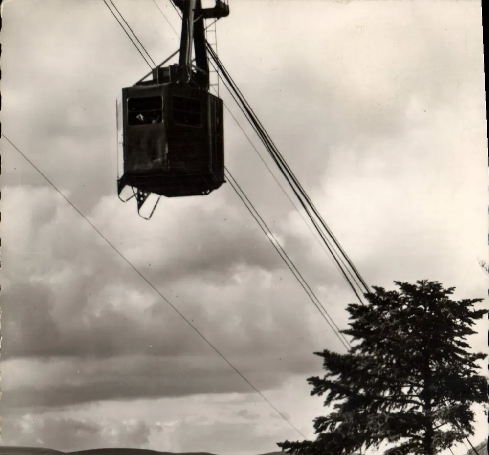 O Mont-Dore (P.-de-D.) — Teleférico do Sancy — Edições d'Art Martel, n° 4836 - Frente