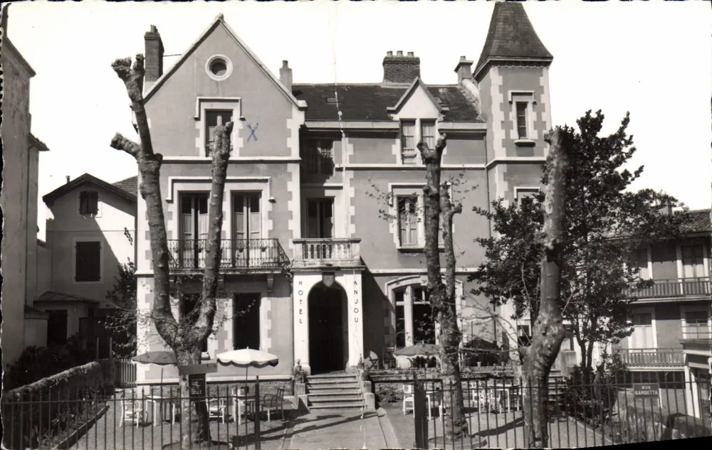 Hôtel d'Anjou — Biarritz — Réal-Photo - Frente