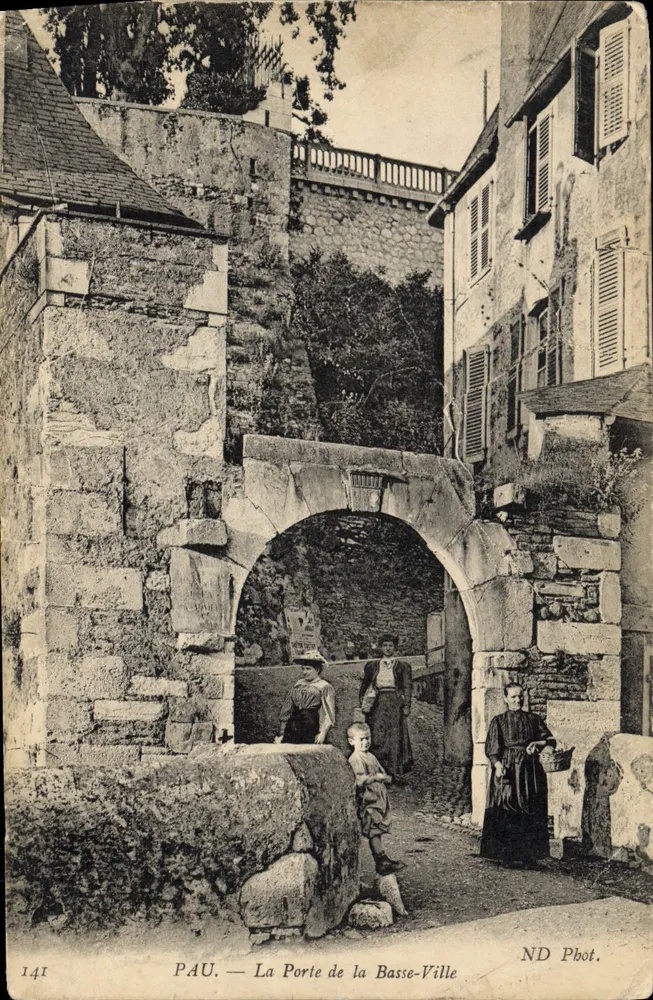 PAU — La Puerta de la Basse-Ville — ND Fot. n° 141 - Anverso