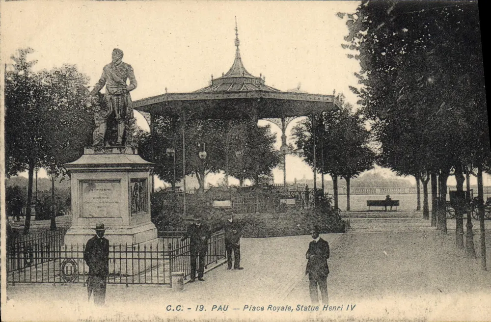 Pau - Praça Real, Estátua de Henrique IV — G.C. - 19 - Frente