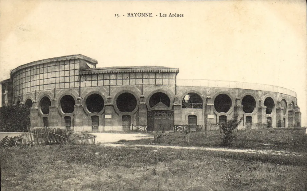 Bayonne - Les Arènes — editor Fog, n°15 - Frente