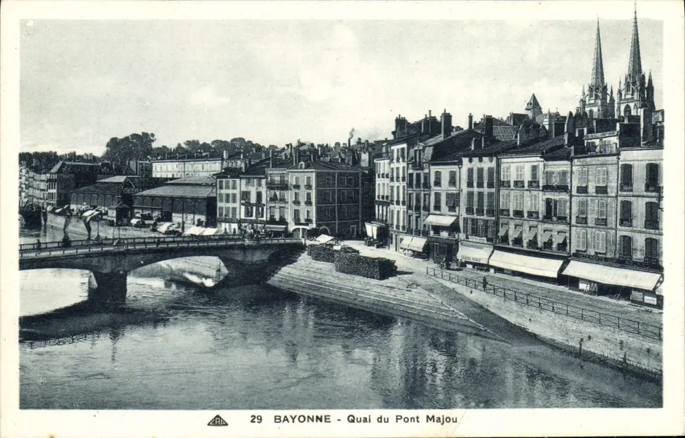 Bayonne - Quai du Pont Majou — vista do ponte e dos edifícios — editor Bilhete postal antigo des Arts Photographiques, n° 29 - Frente